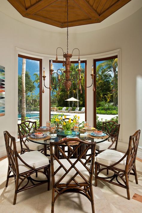 Ceiling of the dining room adds uniqueness to the space [From: Diane Burgoyne… Tropical Dining Room, Color Couch, Boho Dining Room Decor, Dining Room Corner, Gray Room, Tropical Interior Design, Boho Dining Room, Tropical Bathroom, Cool Kids Bedrooms