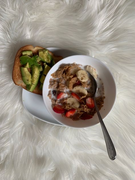 avocado toast and raisin and bran flakes cereal with strawberries and bananas healthy breakfast Bran Flakes Cereal, All Bran Flakes, Strawberries And Bananas, Bran Flakes, Cereal Breakfast, Breakfast Inspiration, Bran Cereal, Banana Breakfast, Banana Healthy