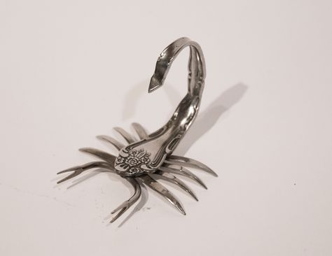 Scorpion by Pat Harger Scrap Metal Jewelry, Diy Silverware Crafts, Flatware Art, Fork Art, Cutlery Art, Silverware Crafts, Fork Jewelry, Flatware Jewelry, Silverware Art