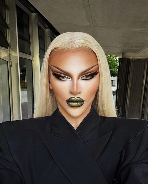 Krystal Versace, Versace Makeup, Practice Makeup, Drag Hair, Yellow Blonde, Drag Queen Makeup, Makeup Inspired, Hollywood Hair, Face Art Makeup