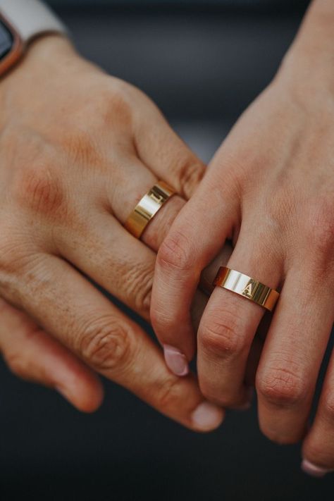 Couple Bands Rings Gold, Mens Finger Rings Gold, Couple Wedding Rings Marriage Gold, Wedding Ring Couple Marriage, Couple Marriage Rings, Marriage Rings Couple, Couple Ring Designs Gold, Couple Gold Rings, Couple Rings Wedding Gold