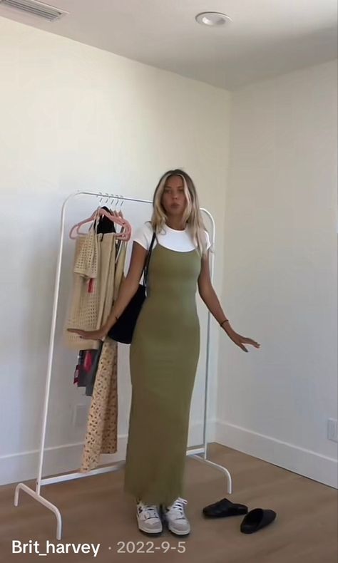 #skimsdress #skims #dress #fitted #maxidress #olivegreen #layering Body Con Dress Outfit Casual, Fall Outfit Staples, Long Dress Elegant, Slip Dress Outfit, Body Con Dress Outfit, Green Bodycon Dress, Bodycon Dress Casual, Cute Modest Outfits, Maxi Dress Outfit