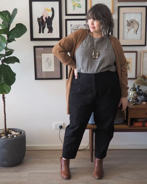 Lilli | You know those outfits that you reach for when nothing else is making you feel happy in your own skin? When you’re already running late and… | Instagram Professional Midsize Outfits, Plus Size Androgyny, Baggy Professional Outfits, Plus Size Sets, Wfh Fits, Granny Chic Fashion Plus Size, Plus Sized Office Outfits, Curvy Androgynous Style, Midsize Dark Academia