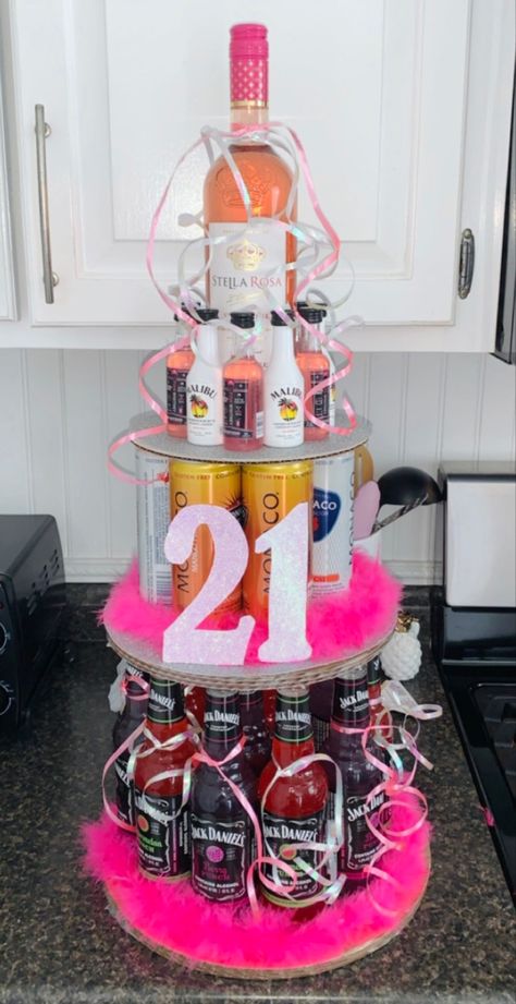 Bff 21st Birthday Gift, Nashville Birthday Decorations, 20th Birthday Present Ideas, Liquor Bottle Cake, 20th Birthday Presents, Diy 21st Birthday Gifts, 21st Birthday Basket, Booze Gift, 21st Birthday Diy