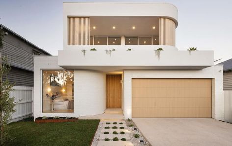 Knotwood - Wood look Aluminium systems. Low Maintenance & Australian Made. White Brick And Timber Exterior, Modern Coastal Facade, House Exterior Australian, Clinic Facade, Batten Fence, Rendered House, House Facades Australia, Coastal Facade, Laneway House