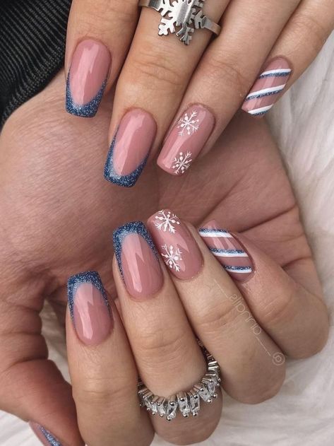 It can be anything, as long as it's holiday-themed! Nail For Christmas, Simple Christmas Nail Designs, Simple Christmas Nail, Simple Christmas Nails, Christmas Nails Ideas, Nail Noel, Nails Festive, Blue Christmas Nails, Snow Nails