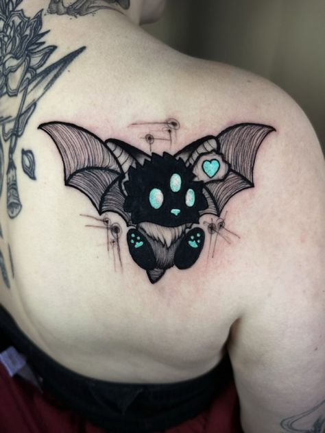 Cute Bats Tattoo, Bat And Moon Tattoo, Lace Bat Tattoo, Cute Bat Tattoo, Bat Wings Tattoo, Traditional Tattoo Halloween, Bat Tattoo Ideas, Hase Tattoos, Wicca Tattoo