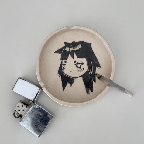 Kawaii Ashtray, Punk Ceramics, Aesthetic Ashtray, Ashtray Aesthetic, Ashtray Design, Skull Ashtray, Clay Idea, Boo Basket, Sculpture Projects