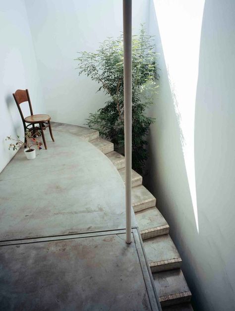 Galeria de Casa Amor / Takeshi Hosaka - 3 Takeshi Hosaka, Thermal Design, Japanese Architect, Stair Steps, Patio Interior, Design Exterior, Stairway To Heaven, Japanese Architecture, Cheap Home Decor