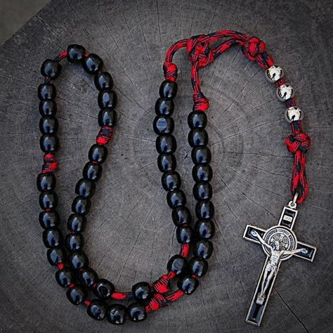 Rugged Rosary, Mens Rosary, Paracord Necklace, Paracord Rosary, Cords Crafts, Holy Rosary, Paracord Projects, Rosary Bracelet, Rosary Catholic