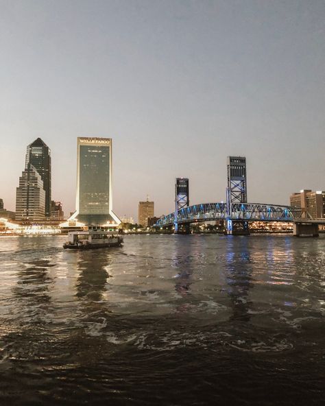 Downtown Jacksonville Florida, Explore City, Florida Restaurants, Travel Ads, Florida City, American Road Trip, American Travel, Historical Landmarks, Jacksonville Florida