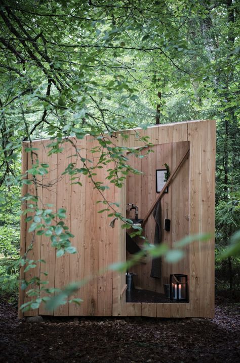 Stedsans in the Woods: A Restorative, Carbon-Neutral, Off-the-Grid Getaway in the Swedish Forest - Remodelista Glamping Bathroom, Modern Outhouse, Outdoor Toilet And Shower, Still Awake, Outside Toilet, Toilet Outdoor, Farm Restaurant, Composting Toilets, Outdoor Toilet