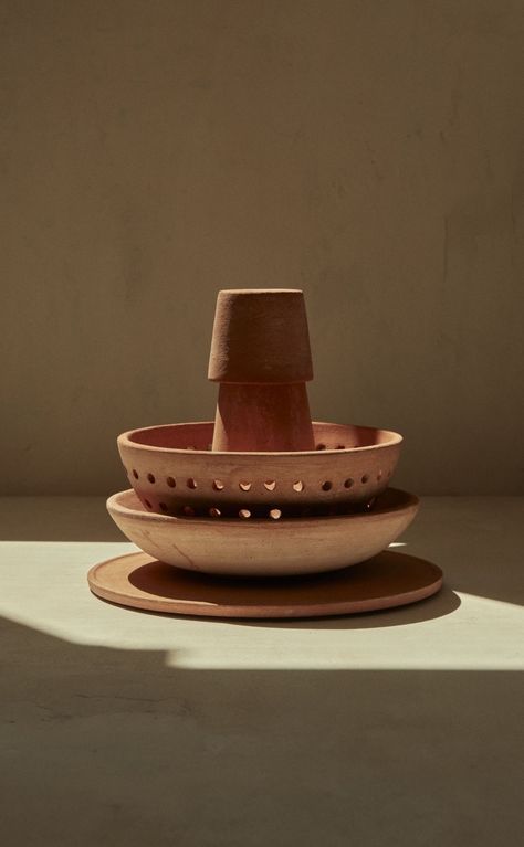 A modular design consisting of five individual pieces that can be combined to create a tabletop sprout planter or used alone or in different combinations as a cake stand, serving plates, a dinner set or colander. #pottery #ceramics #architecture #archdaily #architectureporn #interiordecor #homedecor #claypots #terracotta #interioraccessories #architecturelovers Terracotta Dinner Plates, Terracota Plates, Colander Pottery, Ceramics Architecture, Terracotta Ceramics, Cake Stand Ceramic, Harvest Table, The Local Project, Pottery Ceramics