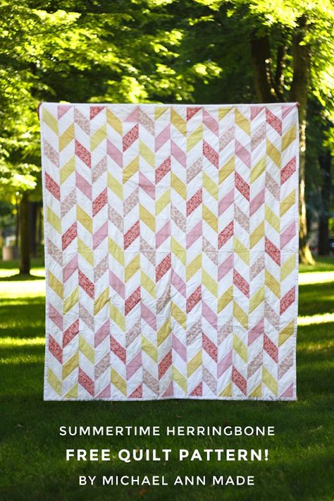 Summertime Herringbone Quilt - Now A Free Quilt Pattern! Herringbone Quilt, Quilt Modernen, Quilt Sewing Patterns, Tshirt Quilt, Beginner Quilt Patterns, Easy Quilt Patterns, Chevron Quilt, Quilting For Beginners, Free Quilting