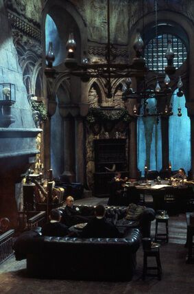 The Slytherin Dungeon, also known as the Slytherin Common Room[2], served as the common room for students in Slytherin house at Hogwarts School of Witchcraft and Wizardry. In general, it sported several shades of green and the mantle was adorned with a portrait of a serpent (all associated with the house). Imagine Draco Malfoy, Slytherin Room, Hogwarts Visuals, Shifting Hogwarts, Harry Potter Shifting, Slytherin Common Room, Harry Potter Castle, Hogwarts Shifting, Shifting To Hogwarts