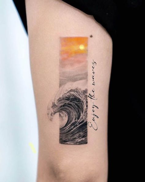 Ocean Wave And Sun Tattoo, Tattoo Sunset, Tatuaje Trash Polka, Unique Hand Tattoos, Wave Tattoo Design, Floral Tattoo Shoulder, Floral Thigh Tattoos, Sunset Tattoos, Simple Tattoos For Guys