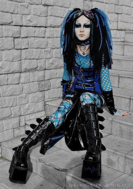 GOTH / PUNK / EMO Cybergoth Outfits, Cybergoth Fashion, Chica Dark, Industrial Goth, Cybergoth Style, Goth Subculture, Goth Clothes, Gothic Clothes, Fantasias Halloween