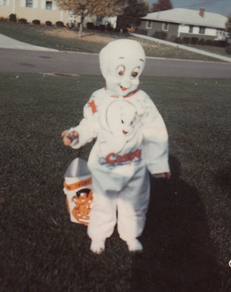 I totally wore this one year! ;) Casper Costume, Nightmare Fuel, Vintage Halloween Photos, Vintage Halloween Images, Vintage Halloween Costume, Ghost Costume, Casper The Friendly Ghost, Halloween Photo, Friendly Ghost