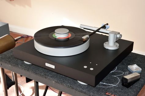 Turntable Vintage, Hifi Turntable, High End Turntables, Audiophile Turntable, Home Theater Receiver, Recording Studio Design, Recording Studio Home, Audio Room, Home Studio Music