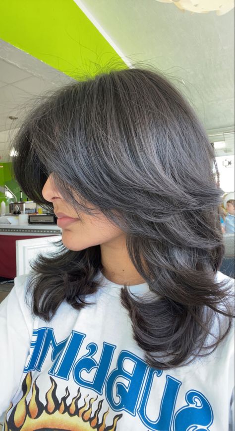 Layered Hairstyles Medium, Shortish Hair, Hairstyles Medium Length, Layered Haircuts For Medium Hair, Layered Hairstyles, Hair Inspiration Short, Haircuts For Wavy Hair, Extensions Hair, Trendy Hairstyle