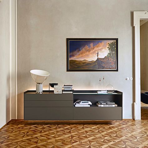 Collection: CABARET SIDEBOARDS by sangiacomo_italia Minimalist outside, fully fitted inside. Cabaret bring refined and evocative to a hallway, a corridor or an entrance space. These sideboards lend themselves to different configurations. #sangiacomowsideboards #luxurysideboards #creo #sangiacomo #msgwardrobes San Giacomo, Glass Dresser, Particle Wood, Storage Furniture Bedroom, Italian Furniture, Wall Unit, Furniture Companies, Cabaret, Bedroom Storage