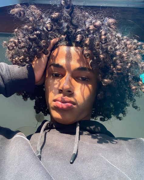 Long Curly Hair Highlights Men, Guys With Long Curly Hair, Mixed Guys With Curly Hair, Long Curly Hair Men Black, Curly Afro Men, Aesthetic Shapes, Boys Colored Hair, Long Curly Hair Men, Taper Fade Curly Hair