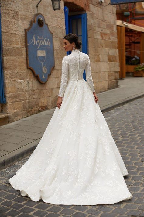 Wedding Dress Closed Back, Classic Gown, Illusion Wedding Dress, Modest Wedding Gowns, High Neck Wedding Dress, Neck Wedding Dress, Back Wedding Dress, Wedding Dresses Photos, Classic Wedding Dress