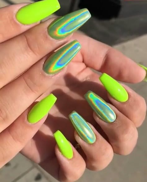 Summer Chrome Nails, Alien Nails, Nail Art Designs For Beginners, Nail 2023, Easy Nail Art Designs, Neon Green Nails, Chrome Nails Designs, Green Nail Designs, Best Nail Art