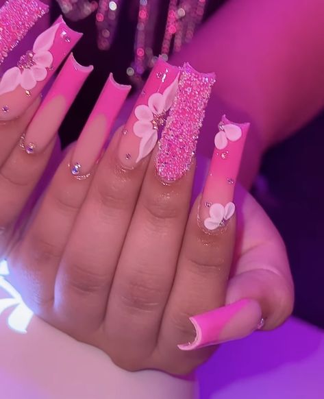 Hot Pink Sweet 16 Nails, Hot Pink Quince Nails, Hot Pink Birthday Nails, Nails For Quince, Hot Pink Quince, Hot Pink Sweet 16, Quince Party Ideas, Bedazzled Nails, Quince Party