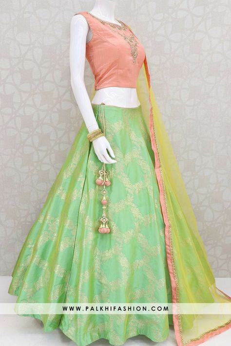 Light Green Lehenga Combination, Light Green Lehenga Color Combos, Light Green Lehenga, Mehandi Dress, Stylish Lehenga, Palkhi Fashion, Cultural Clothing, Combination Dresses, Silk Lehenga Choli