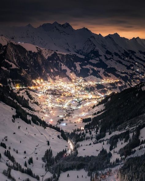 Night Court Aesthetic, Prythian Courts, Court Of Frost And Starlight, Frost And Starlight, Acotar Aesthetic, Adelboden, Switzerland Tourism, City Of Starlight, The Night Court