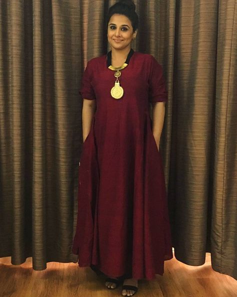 #vidyabalan looking gorgeous in this outfit @balanvidya Plain Maroon Kurti Designs, Indian Dresses For Plus Size Women, Plus Size Fashion For Women Indian, Embroidery Suit, Grace Beauty, Tunic Designs, Maroon Dress, Elegant Prom Dresses, Kurta Designs Women