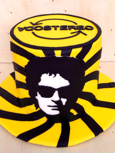 Cake de vainilla con arequipe en honor a Gustavo Cerati #cakeitbogota Beatles Cake, Ideas Cupcakes, Soda Stereo, Superhero Logos, Hard Rock, Birthday Celebration, Kids Birthday, Happy Birthday, Pastel