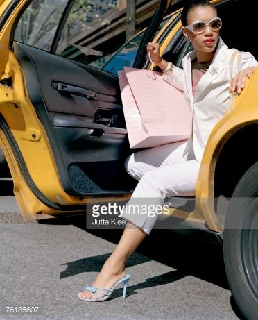 A woman stepping out of a taxi with shopping bags, New York City Taxi Photoshoot, City Poses, Nyc Shoot, Nyc Photoshoot, New York Taxi, Nyc Lifestyle, London Taxi, City Shoot, Yellow Cabs