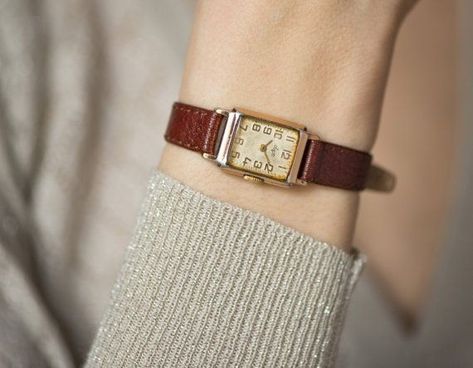 Trendy Watches Women, Elegant Watches Women, Rectangular Watch, Pretty Watches, Pretty Accessories, Trendy Watches, Timeless Watches, Fancy Watches, Pretty Jewelry Necklaces