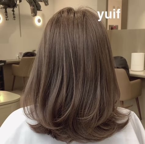 Mid Length Hair Not Styled, Ash Brown Hair Bob, Milky Balayage, Milk Brown Balayage, Milk Tea Balayage, Light Brown Lob, Milky Brown Hair, Mousey Brown, Hair Jazz