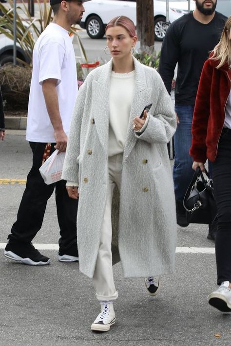 Trent Coat, Hailey Baldwin Street Style, Hailey Bieber Outfits, Oversized Wool Coat, Celebrity Style Guide, Hailey Baldwin Style, Fall Fashion Coats, Looks Pinterest, Winter Mode