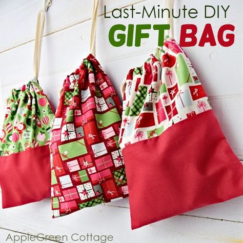 See how to make a diy gift bag - in minutes! Diy Gift Bag, Christmas Diy Sewing, Quick Diy Gifts, Gift Bag Ideas, Easy Diy Christmas Gifts, Christmas Sewing Projects, Christmas Stockings Diy, Gift Bags Diy, Christmas Stocking Pattern