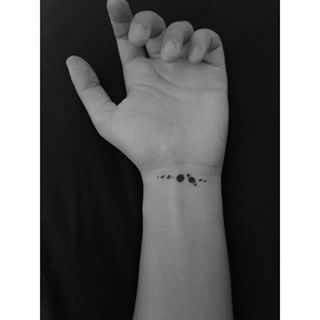 The planets, small, on inner wrist - Tattoo.com Solar System Tattoo Minimalist, Solar System Tattoo, Tatuagem Masculina Pequena, Planet Tattoos, Galaxy Tattoo, Tiny Tattoo, Space Tattoo, 3d Tattoos, Wrist Tattoo