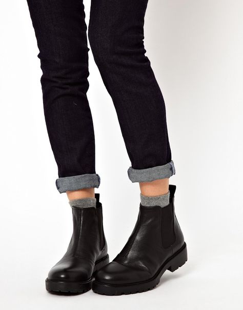 Vagabond Kenova, Flat Chelsea Boots, Sneakers Socks, Chelsea Boots Outfit, Vagabond Shoes, Trendy Flats, Wardrobe Goals, Dream Closets, Boating Outfit