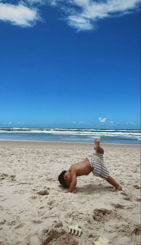 Beach Kids Aesthetic, Beach With Toddler, Beach Baby Aesthetic, Baby On The Beach, Beach With A Baby, Pregnant On The Beach Aesthetic, Surfer Kids, Mom And Baby Beach Aesthetic, Surfer Baby