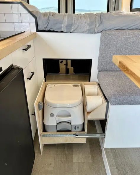 Campervan Toilet Storage, Campervan Interior With Bathroom, Camper Toilet Ideas, Camper Toilet, Camper Interior Design, Diy Camper Trailer, Tiny House Camper, Kombi Home, Caravan Renovation