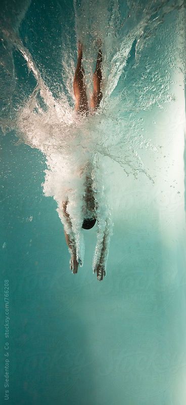 Man jumps head on into swimming pool by Urs Siedentop & Co Swimming Photography, Swimming Pictures, Swimmers Life, Pool Photography, Swim Life, Sea Travel, Unfortunate Events, Swim Team, Yacht Design