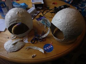 Whispers and Shouts: How to Make Space Shuttle and Astronaut Costumes Homemade Astronaut Costume, Diy Space Helmet, Astronomy Decor, Helmet Diy, Space Helmet, Astronaut Party, Astronaut Costume, Astronaut Helmet, Diy Space