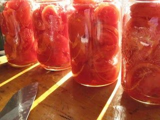 Stewed Tomatoes Canning Recipe, Canning Stewed Tomatoes, Canned Stewed Tomatoes, Canned Tomato Recipes, Recipes With Diced Tomatoes, No Pantry, Canned Tomato Juice, Canning Tomatoes Recipes, Pressure Canning Recipes