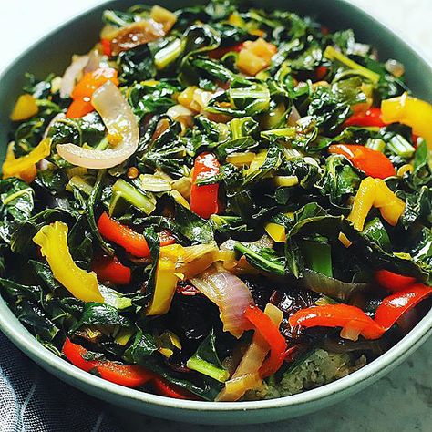 Collard Greens Recipes, Spicy Collard Greens, Easy Collard Greens Recipe, Vegetarian Collard Greens, Vegan Collard Greens, Sauteed Collard Greens, Southern Style Collard Greens, Greens Recipes, Collard Green