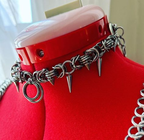 Punk Jewelry Diy, Chainmaille Jewelry Patterns, Gothic Jewelry Diy, Creepy Cute Fashion, Punk Fashion Diy, Grunge Accessories, Chainmaille Jewelry, Chainmail Jewelry, Diy Clothes Design