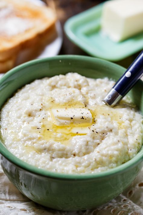 These are the creamiest grits you'll ever eat! Creamy Grits Recipe, Recipe With Heavy Cream, Grits Recipes, Creamy Grits, Grits Recipe, Comfort Food Southern, What's For Breakfast, Southern Food, Southern Cooking