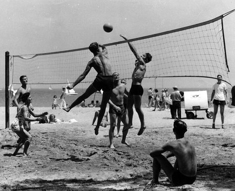 Volleyball, Cabrillo Beach, San Pedro, 1945, Herald Examiner 1960 Mens Fashion, San Pedro California, Volleyball Photography, Sunken City, Ball Aesthetic, Local Gym, Beach Volleyball, Vintage Beach, San Pedro