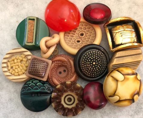 Vintage Buttons Antiques, Vintage Buttons Crafts, Buttons Crafts Diy, Button Collecting, Pretty Buttons, Button Image, Buttons For Sale, Fancy Buttons, Vintage Celluloid